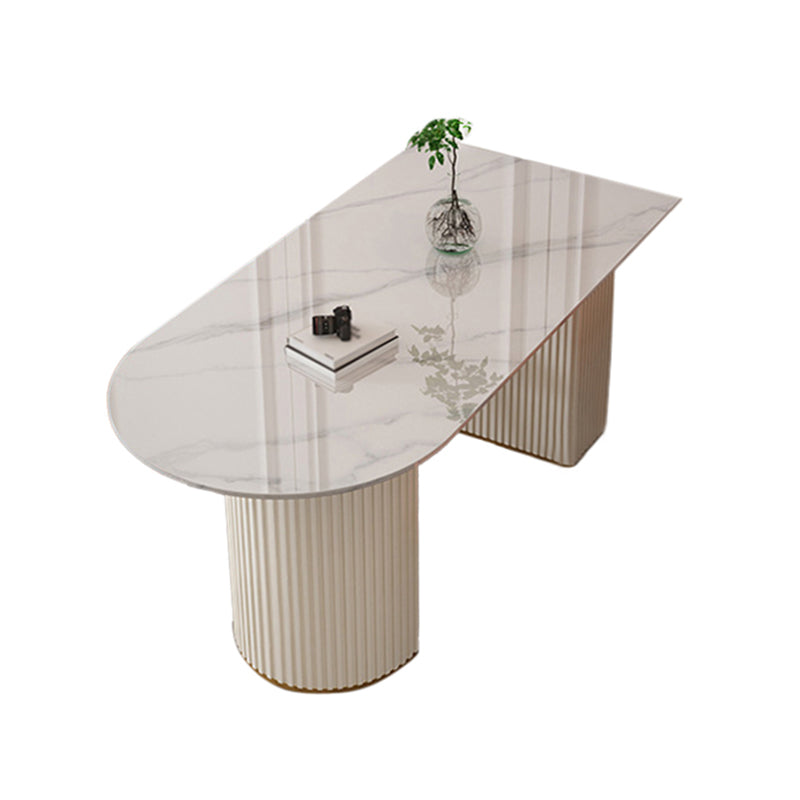 Eettafel met stenen blad Traditionele luxe tafel met sledeonderstel in wit