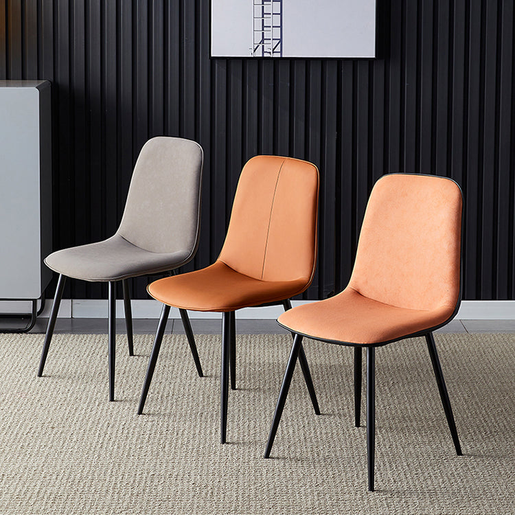 Silla de comedor tapizada con acabado mate y respaldo sólido para el hogar moderno