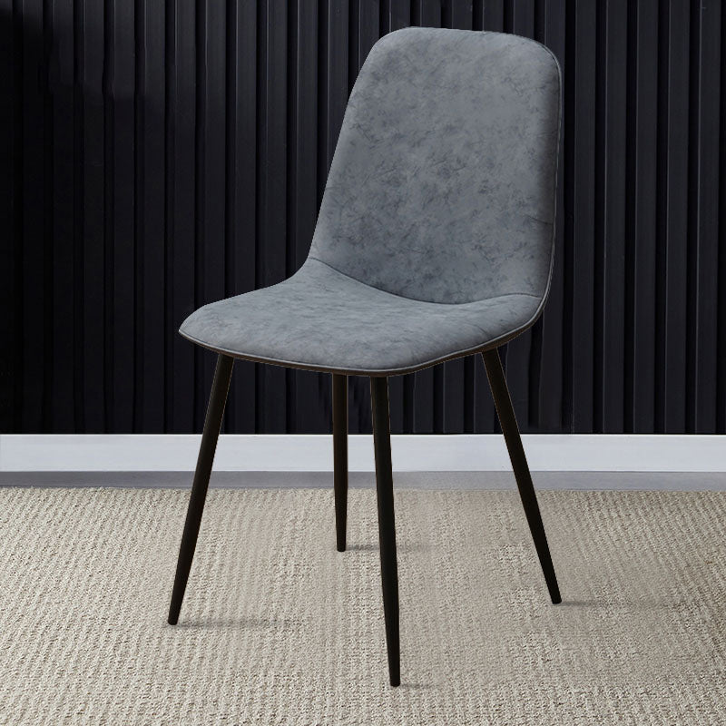 Silla de comedor tapizada con acabado mate y respaldo sólido para el hogar moderno