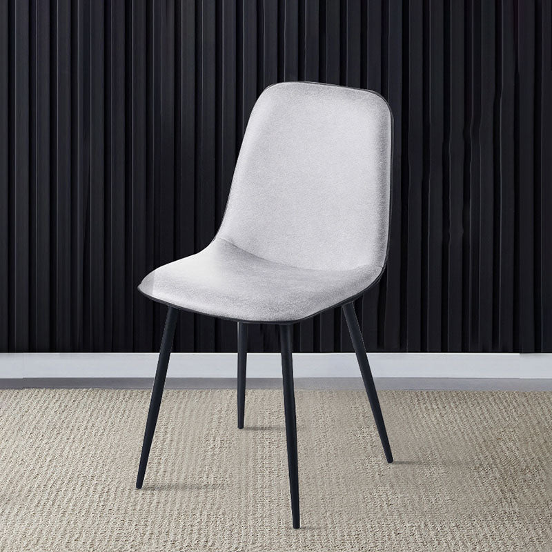 Silla de comedor tapizada con acabado mate y respaldo sólido para el hogar moderno