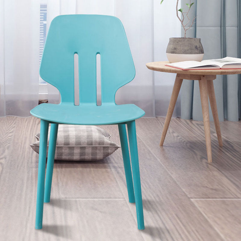 Chaise de salle à manger en plastique colorée scandinave, sans bras, à dossier solide