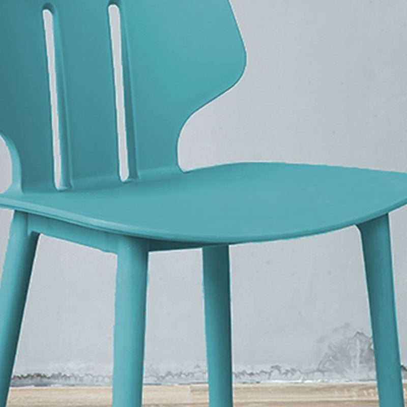 Chaise de salle à manger en plastique colorée scandinave, sans bras, à dossier solide