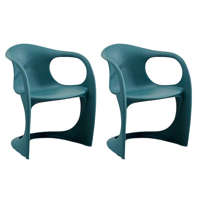 Scandinave Plastic Dining Dining Brack Chairs Solid Back Fairs pour la maison