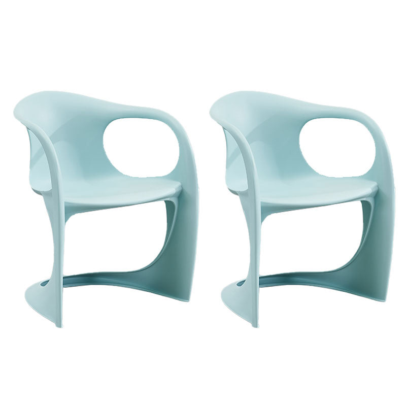 Scandinave Plastic Dining Dining Brack Chairs Solid Back Fairs pour la maison