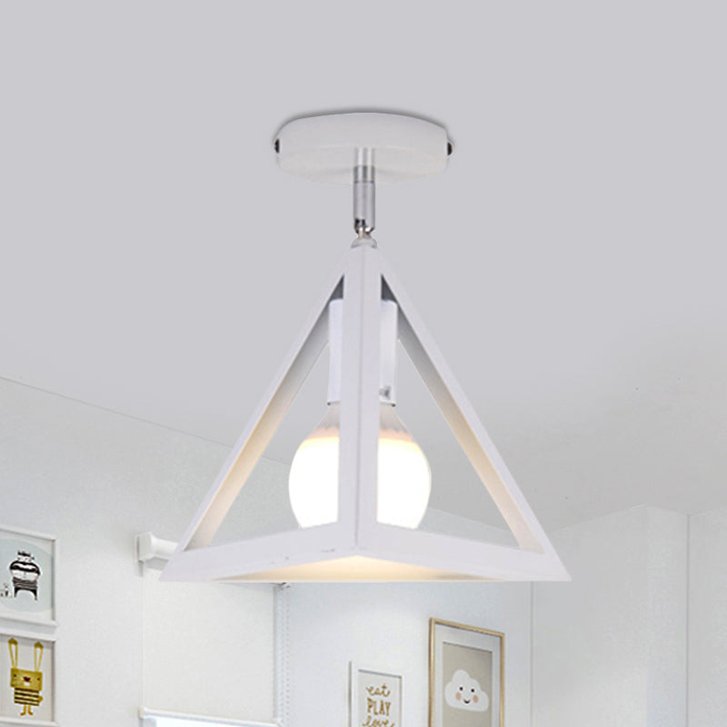 Lámpara de techo semi empotrada de jaula de alambre industrial retro con pantalla triangular Lámpara de techo de metal de 1 cabezal en negro/gris/blanco