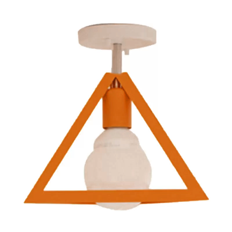 Lámpara de techo semi empotrada de jaula de alambre industrial retro con pantalla triangular Lámpara de techo de metal de 1 cabezal en negro/gris/blanco