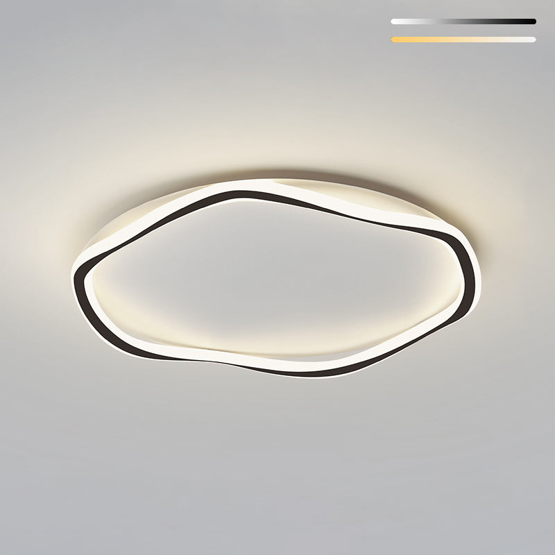 Los LED lineales acrílicos están instalados en dispositivos de fijación de techo de hierro lacado de estilo moderno en espacios interiores.