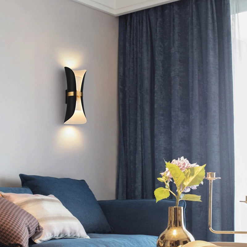 Metall gebogene Wandleuchter moderner Stil 2 Lichter Wandscheibe Jung