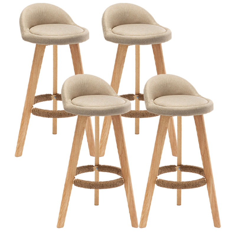 Barhocker im skandinavischen Stil mit rundem Sitz und Holzbeinen für die Küchenbar
