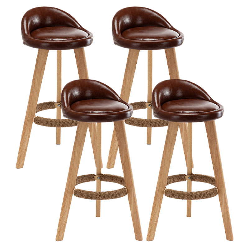 Barhocker im skandinavischen Stil mit rundem Sitz und Holzbeinen für die Küchenbar