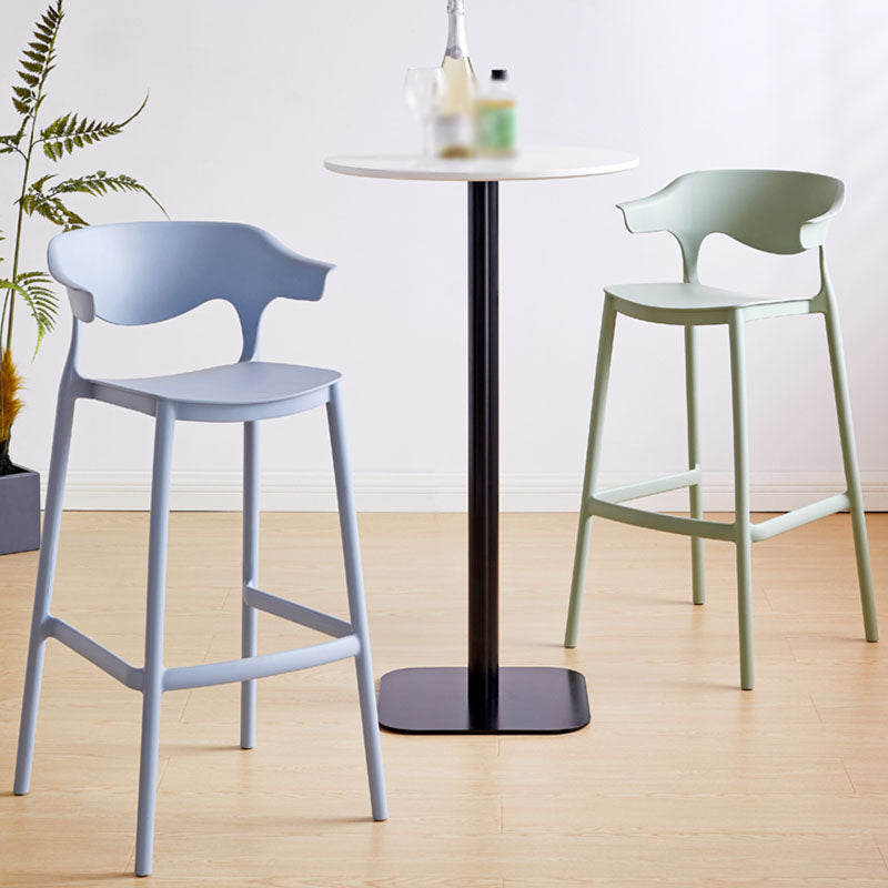Tabouret de bar nordique à dossier bas en plastique, haut empilable d'intérieur avec siège en selle