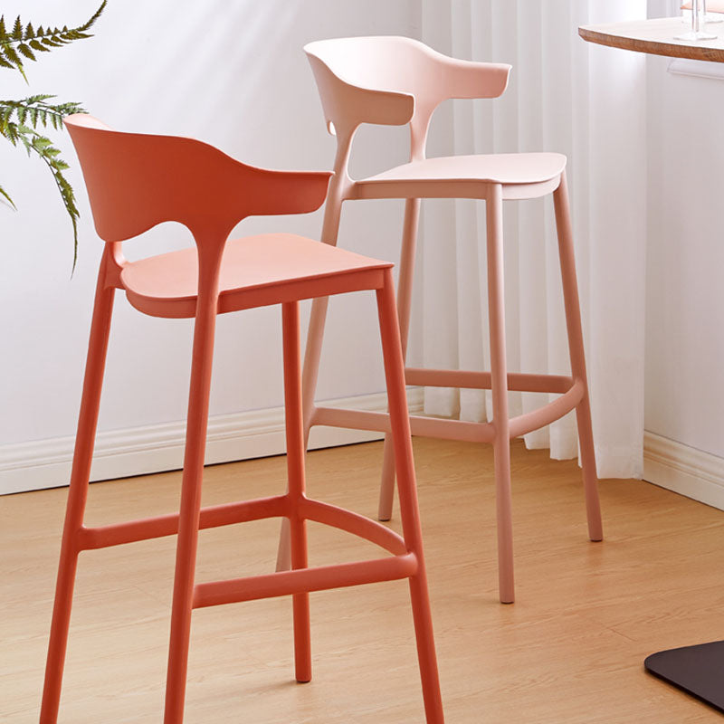 Tabouret de bar nordique à dossier bas en plastique, haut empilable d'intérieur avec siège en selle