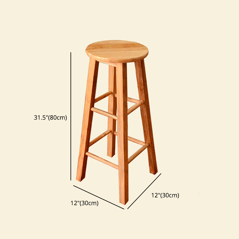 Moderner armloser, rückenfreier Barhocker aus Holz mit Holzsitz und Pedal