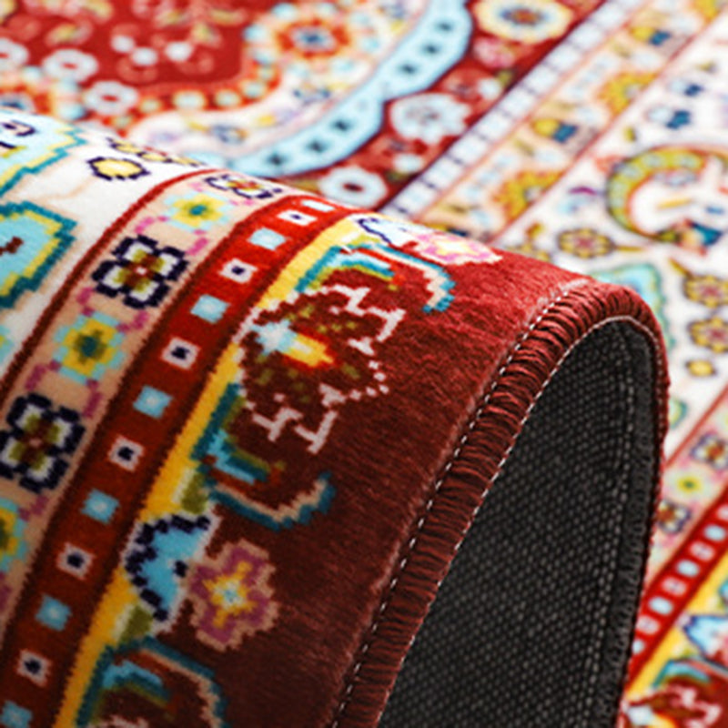 Tapis graphique en polyester rouge de vin de vin Rapier lavable pour la décoration intérieure