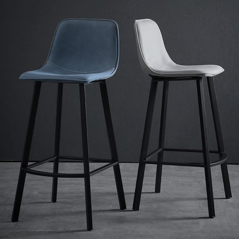 Barhocker im Industriestil mit Eisenbeinen, Thekenhocker für die Restaurantbar