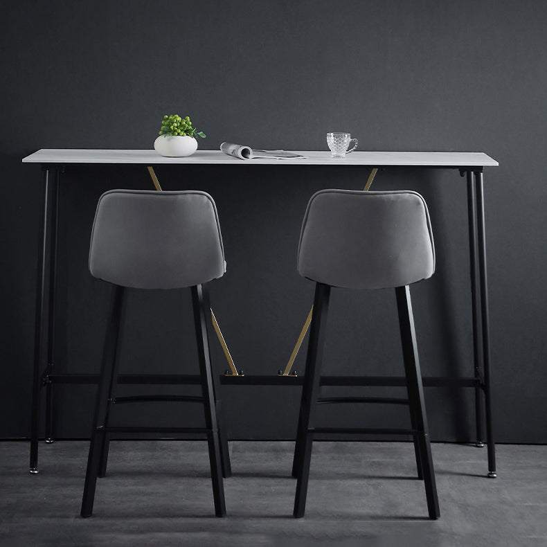 Barhocker im Industriestil mit Eisenbeinen, Thekenhocker für die Restaurantbar