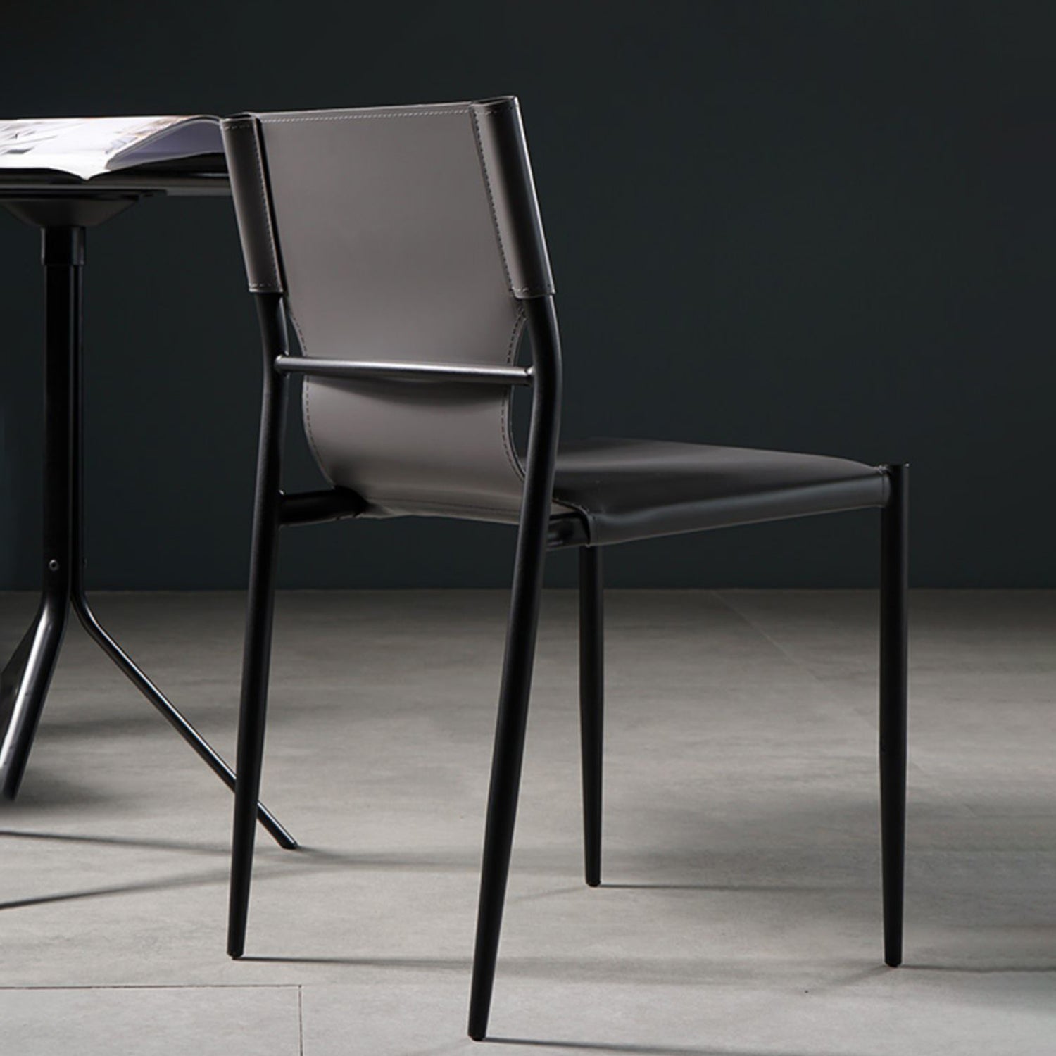 Silla de comedor de cuero de estilo industrial, silla de comedor sin brazos con respaldo sólido