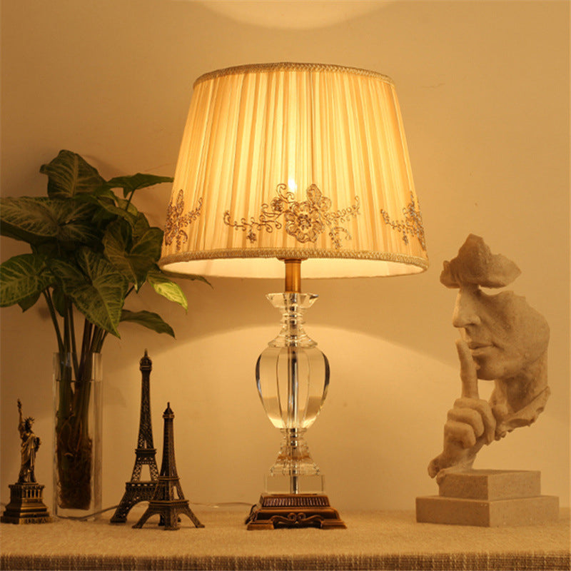 Modernisme Curbe Task Task Light Cutt Crystal 1 Bulbe petite lampe de bureau en beige