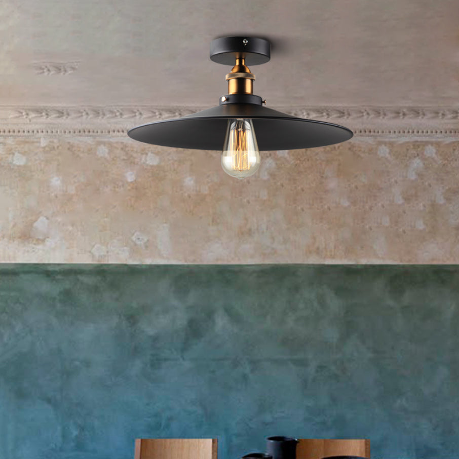 Noir près de lampe à plafond style industriel metal de plafond évasé