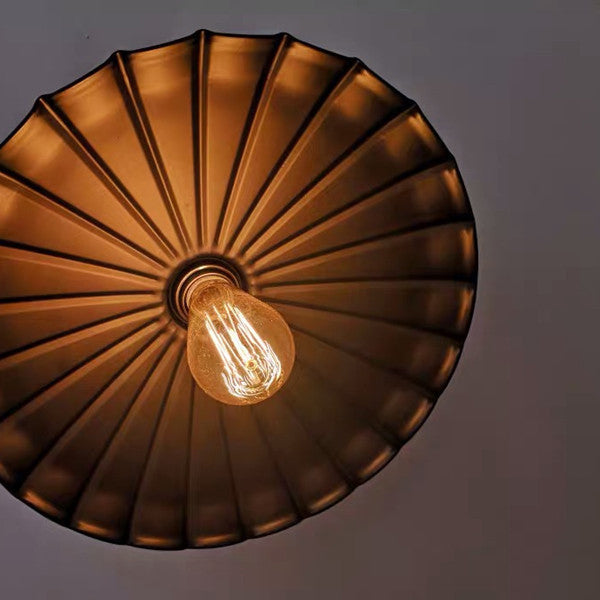 Noir près de lampe à plafond style industriel metal de plafond évasé