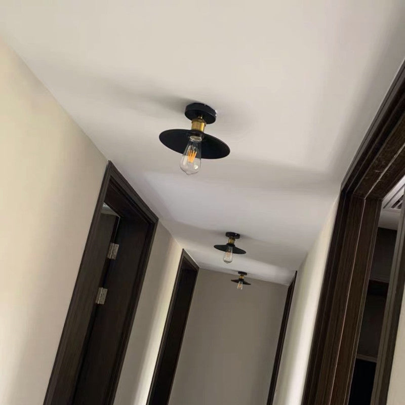 Noir près de lampe à plafond style industriel metal de plafond évasé