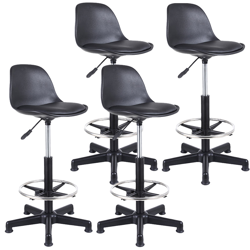 Taburete de bar giratorio de cuero contemporáneo, taburete de bar con respaldo bajo para interiores y patas de hierro