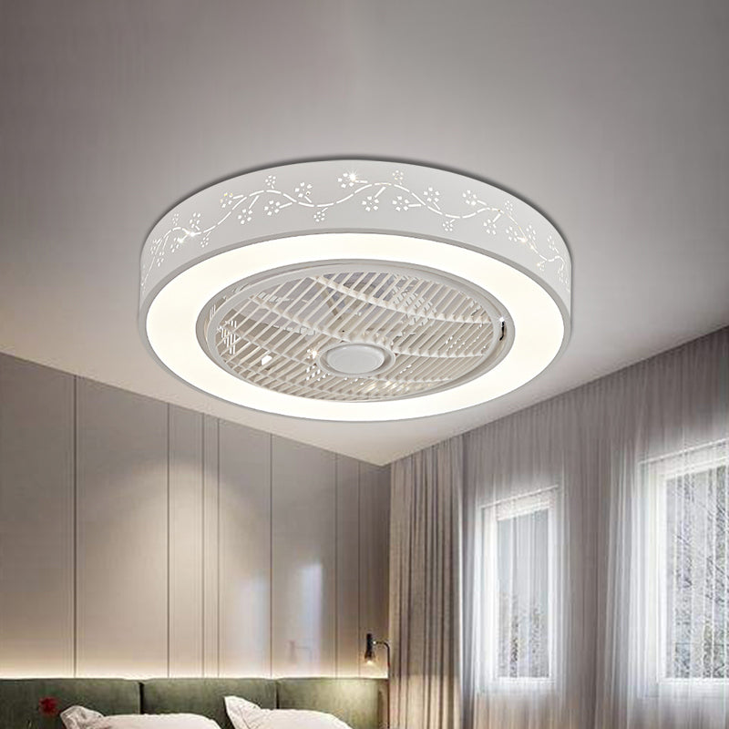 Blumen/quadratische Metalllüfter Leuchtdichte zeitgenössische LED 21,5 "W Schlafzimmer Halbflush -Halterung in Weiß mit 4 Klingen