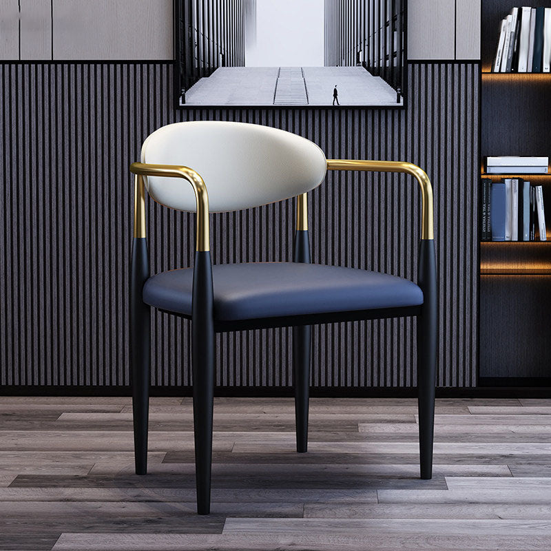 Silla de comedor moderna de cuero mate con brazo abierto para sala de reuniones