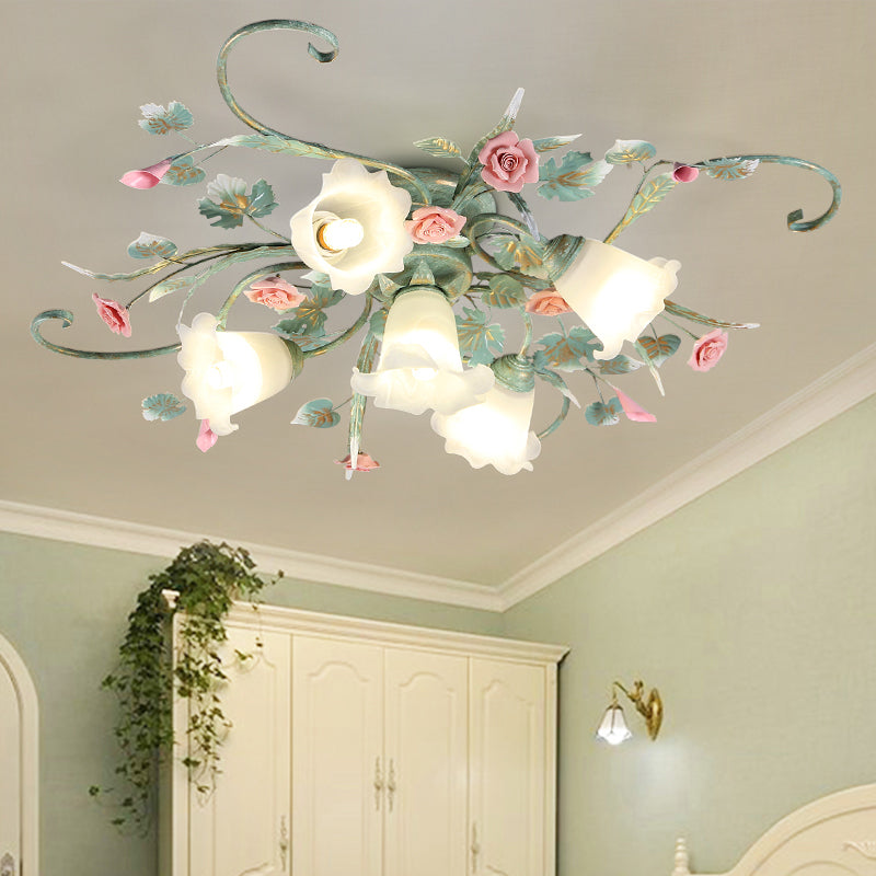 Aménagement de plafond floral métal
