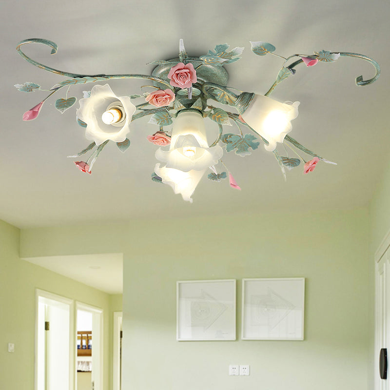 Aménagement de plafond floral métal