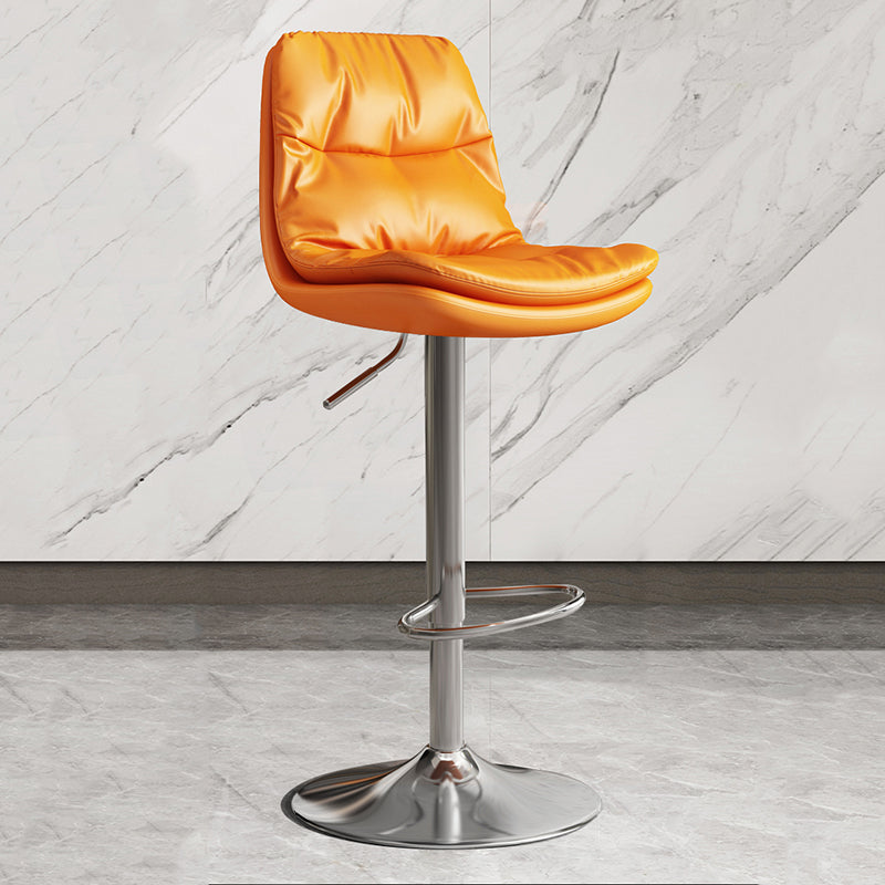 Taburete de bar interior de altura ajustable de cuero moderno con patas de hierro y respaldo bajo