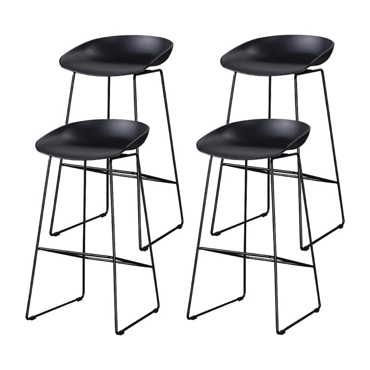 Moderne Style-Hop-Höhlen-Eisenschlittenbeine PP Eimer Sitz für Küchenbars
