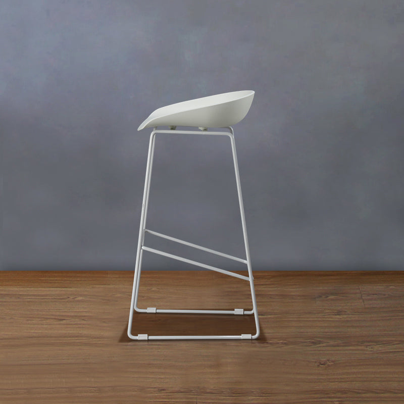 Moderne Style-Hop-Höhlen-Eisenschlittenbeine PP Eimer Sitz für Küchenbars