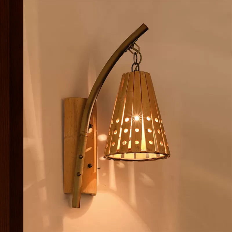 Bamboo conische schaduw Wandverlichting met uitgeholde ontwerp Lodge-stijl 1-kop houten wandlamp voor slaapkamer, links/rechts
