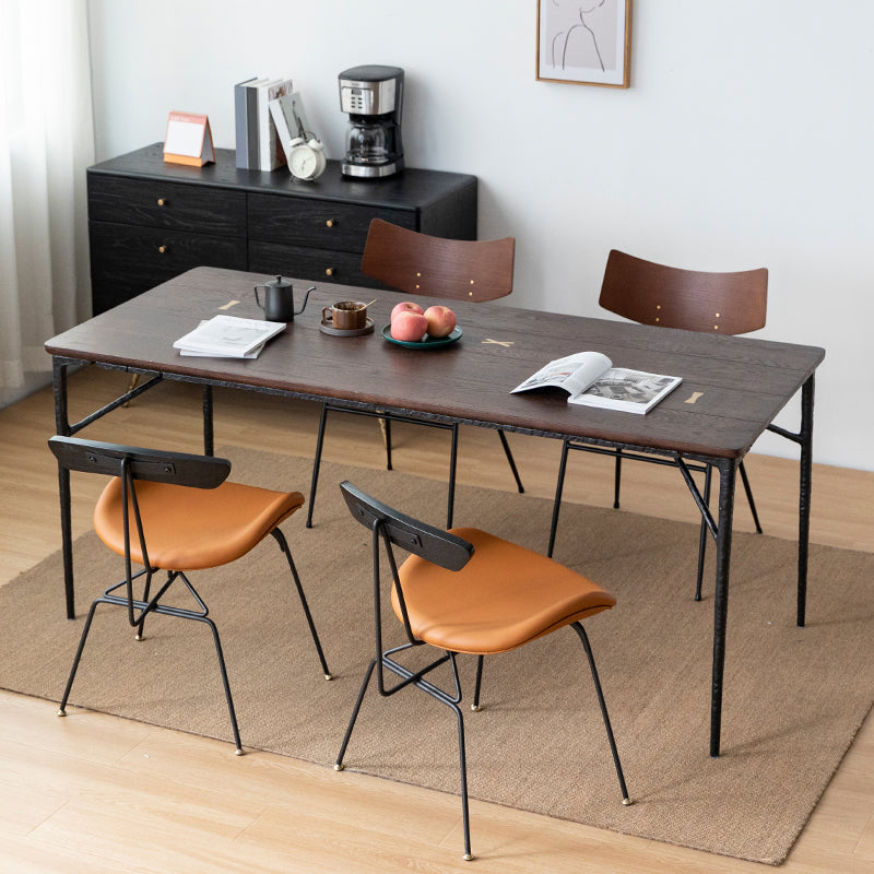 Traditionele luxe eettafel Bruine vaste houten eettafel met metalen basis
