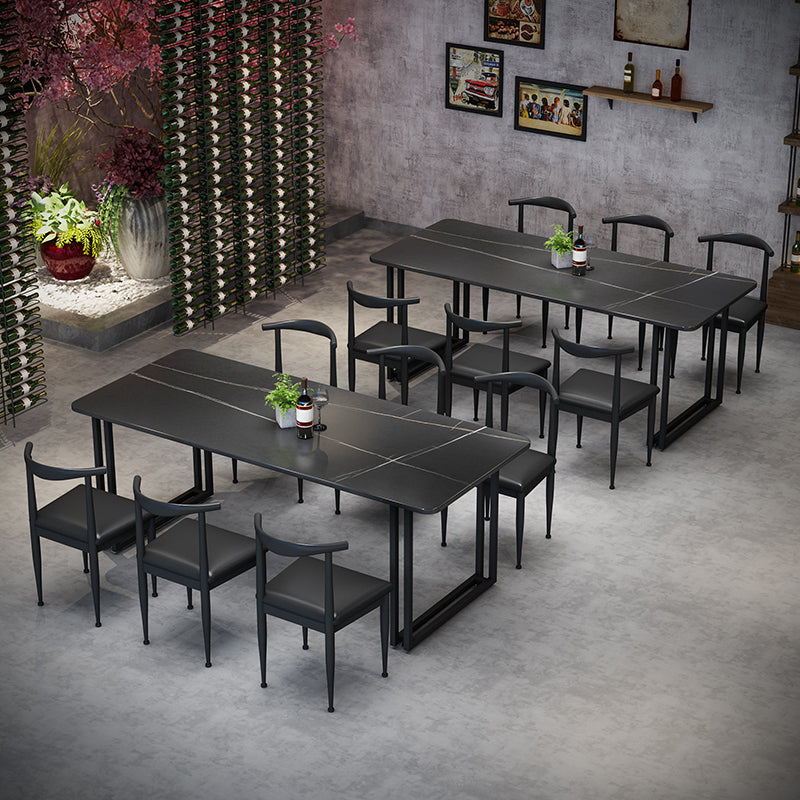Mesa de comedor de estilo industrial Mesa de comedor de piedra sinterizada negra con base de metal