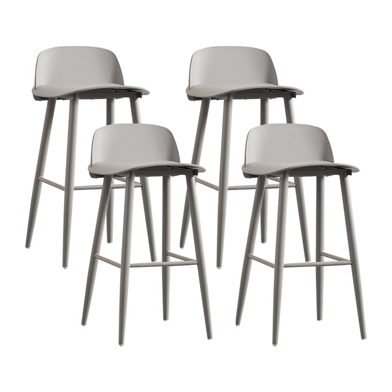 Sgabello da pranzo in plastica in plastica scandinava sgabello da bar sul retro posteriore