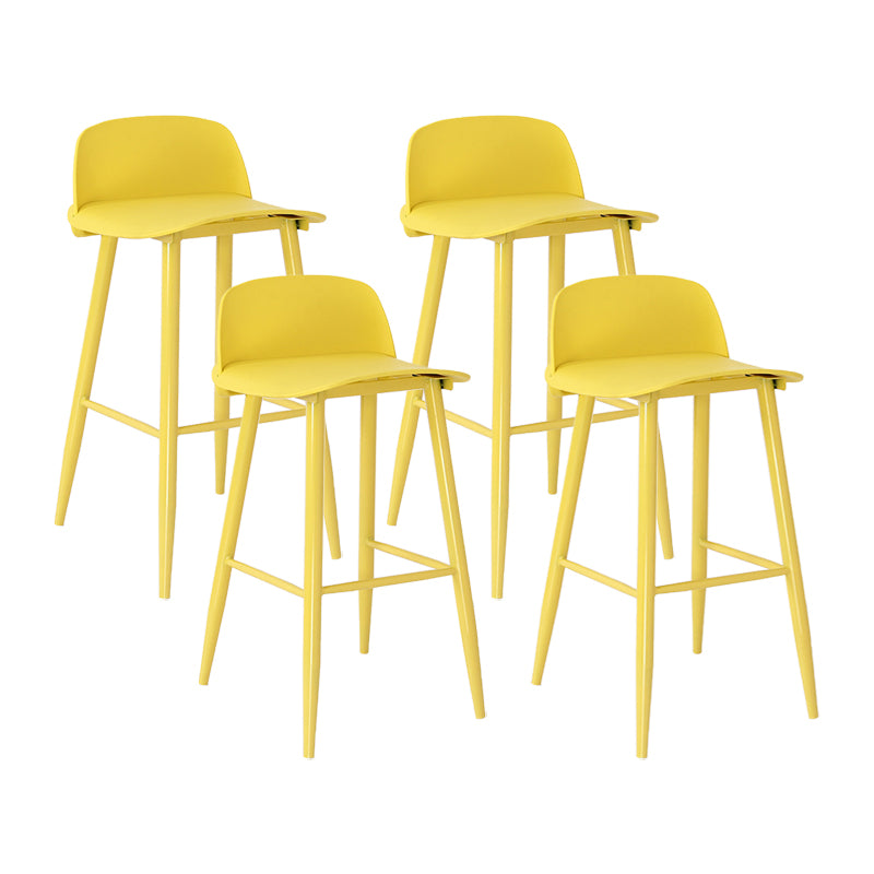 Sgabello da pranzo in plastica in plastica scandinava sgabello da bar sul retro posteriore