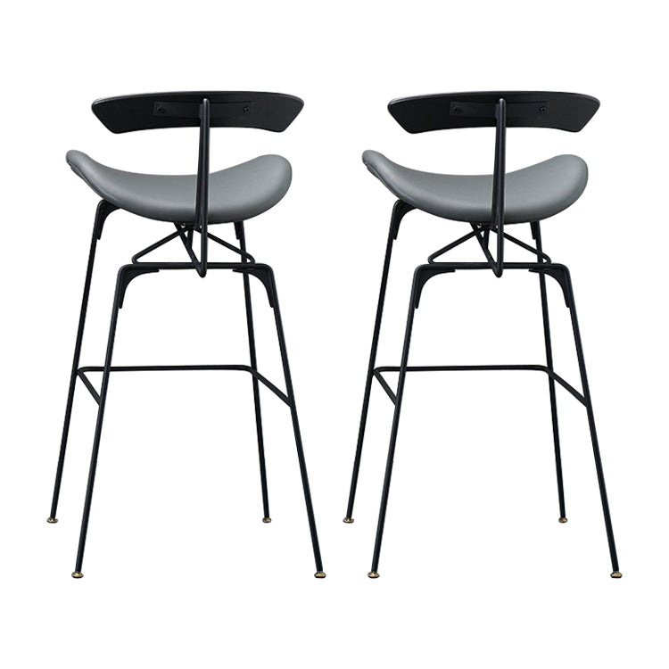 Sgabello da 31,50 "sgabello da barra industriale e sgabelli con un bancone con 4 gambe in nero