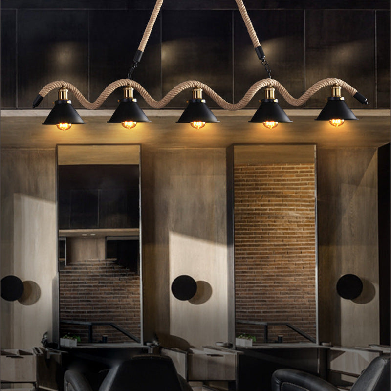 Colgante de islas negras de metal ligero de la isla industrial con cuerda natural para restaurante