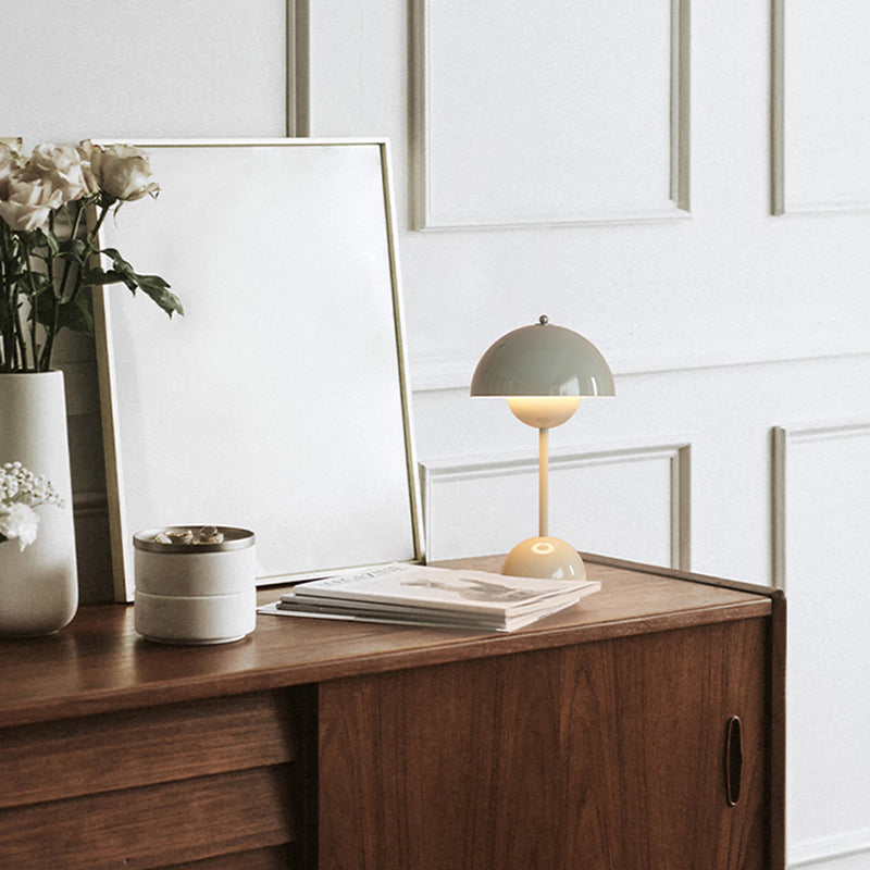 Nordic Style Metal Table Lamp Colorful Bud Shape Desk Lamp for Bedroom