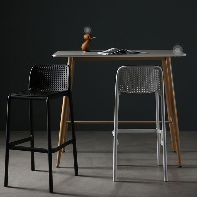 29,9 Zoll Plastik für zeitgenössische armlose Hocker Low Back Bar Hocker für das Restaurant
