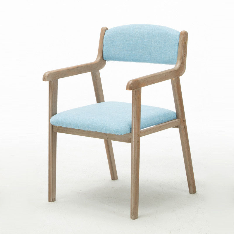 Silla de comedor tapizada de madera de caucho de granja con acabado mate abierto