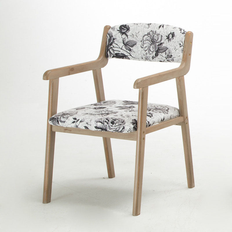 Silla de comedor tapizada de madera de caucho de granja con acabado mate abierto