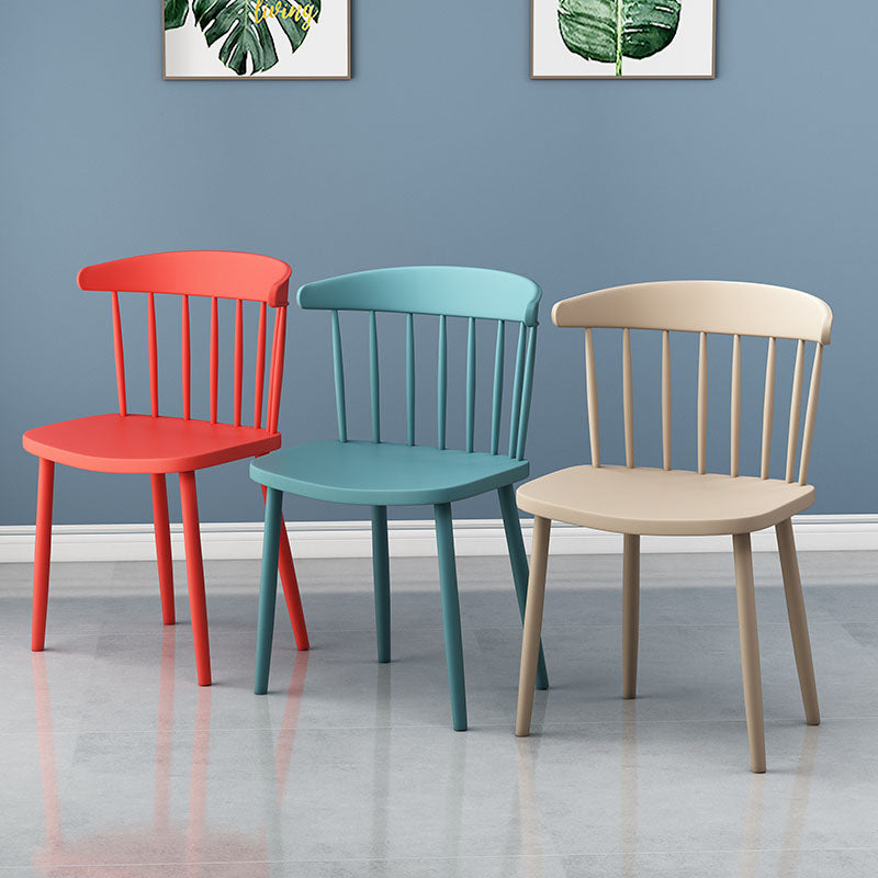 Silla lateral trasera Windsor colorida escandinava de plástico que cena la silla sin brazos
