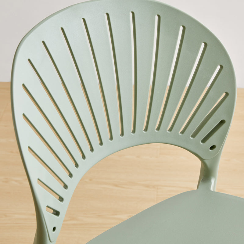 Taburetes de bar apilables de plástico de estilo nórdico para uso doméstico, taburetes con respaldo bajo sin brazos