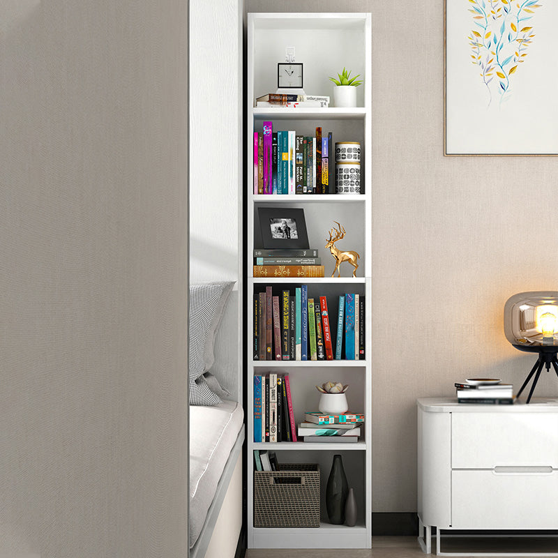 Libreria di libreria in legno in legno moderno standard chiuso.