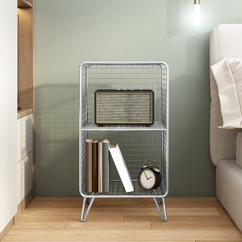 Libreria moderna chiusa con ripiani rettangolari in metallo