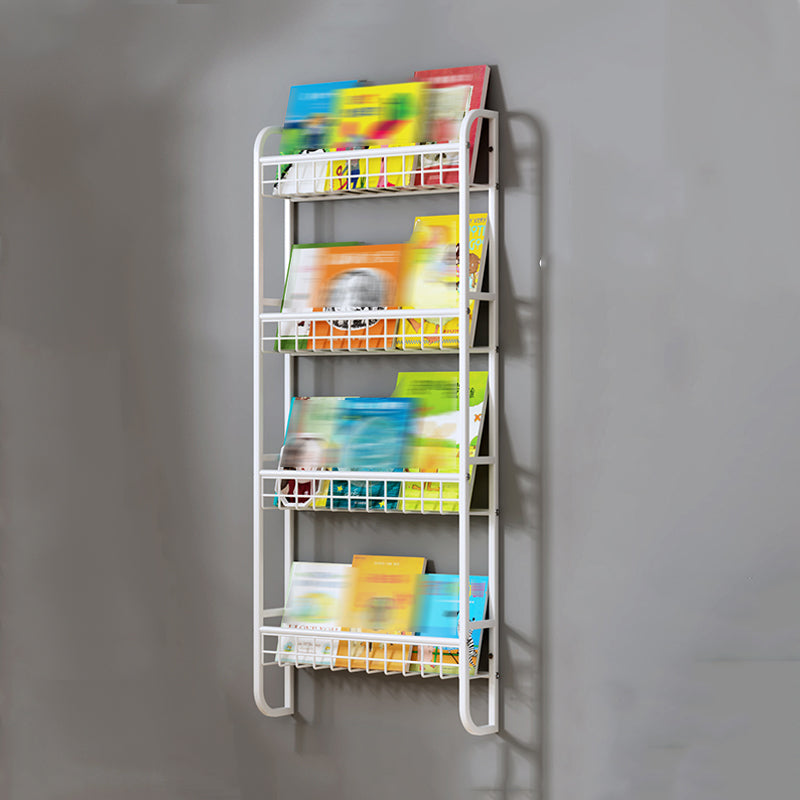 Libreria bianca in stile contemporaneo montato su una libreria per l'home office