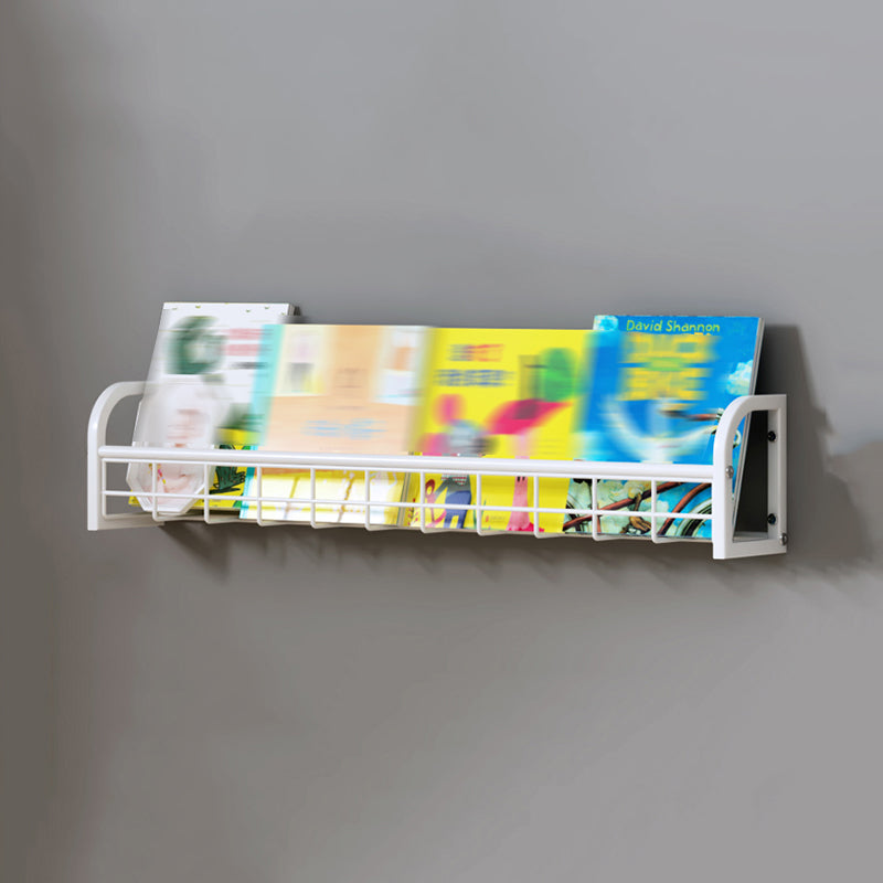 Libreria bianca in stile contemporaneo montato su una libreria per l'home office